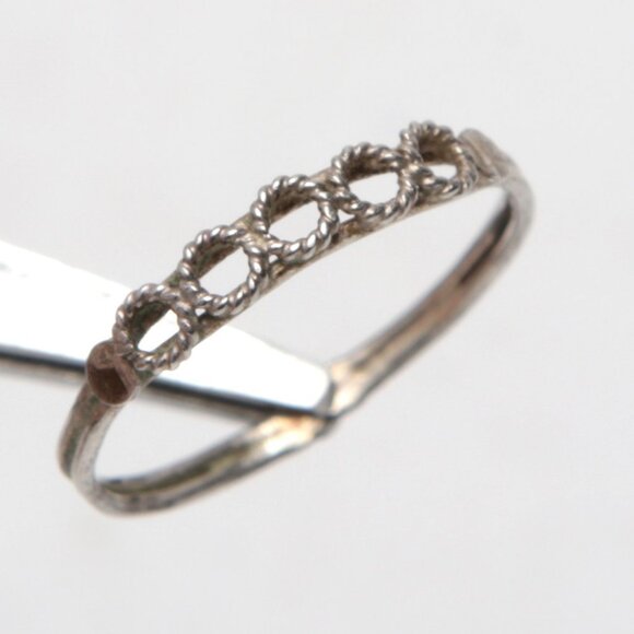 Vintage Silver Link Band Ring Delicate Minimal Understated Pinky Ring - Picture 1 of 13